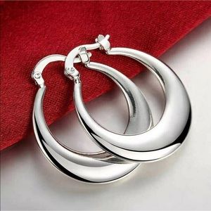 🌹✅925 Silver Silver Moon Hoop Earrings.